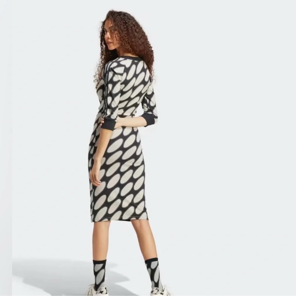 Adidas X Marimekko Graphic Midi Tee
Dress Size Medium Black Tan Limited Edition - Picture 7 of 13
